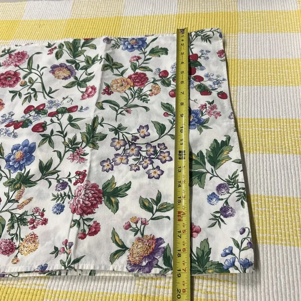 Vintage 1980s 1990s WILTON COURT floral print / strawberry Cotton Table Napkin
